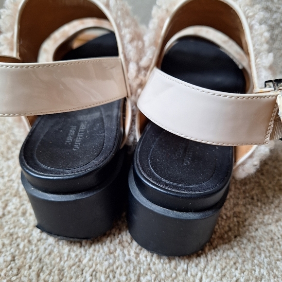 Urban Outfitters Lexi Faux Sherpa Sandal Cream/Black Open Toe Womens Size 10 - Picture 5 of 8